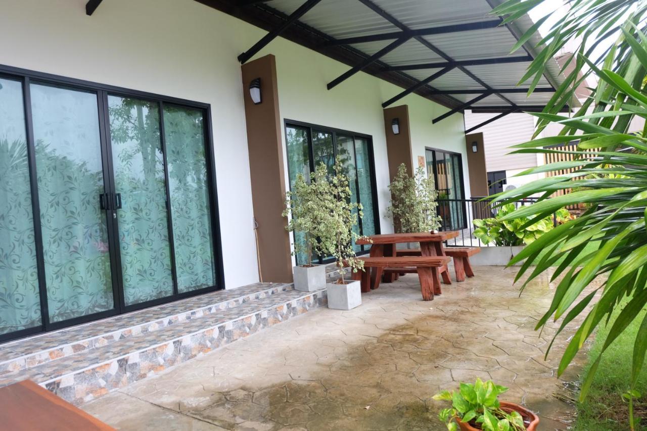 The Win Hotel Bang Saphan Exterior foto